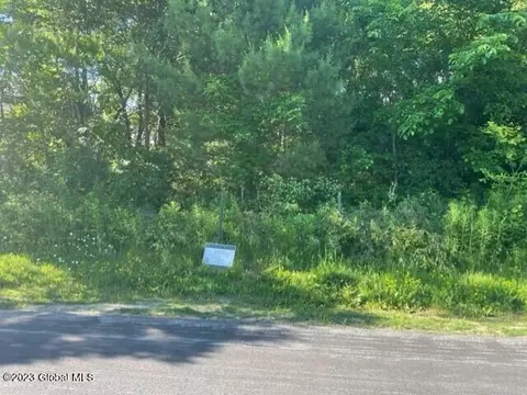 933 Ridgeview Cir, Castleton, NY 12033 photo 1