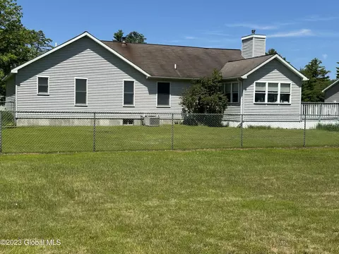 1 Cloverleaf Dr, Warrensburg, NY 12885