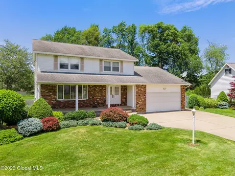 218 Shirlwood Dr, Schenectady, NY 12306