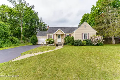 10 Sheffield Rd, Glenville, NY 12302