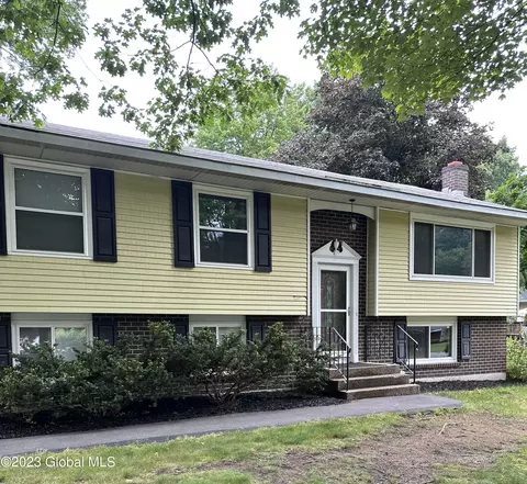 24 Acorn Ave, Clifton Park, NY 12065