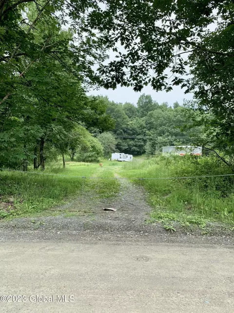 734 Kautz Hollow Rd, Pittstown, NY 12094