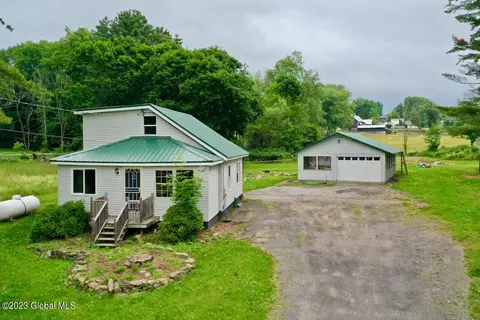 5886 Lake Rd, Galway, NY 12074