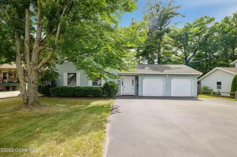 2342-2344 Curry Rd, Schenectady, NY 12303
