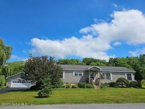 26 Easy St, Hoosick Falls, NY 12090