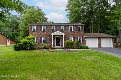 46 Via Da Vinci, Clifton Park, NY 12065