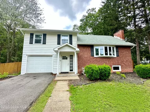 6 New Castle Rd, Clifton Park, NY 12065