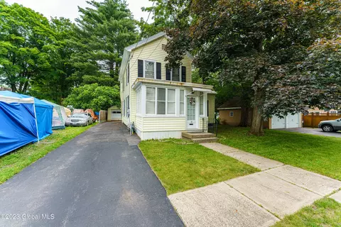14 Knickerbocker St, Ballston Spa, NY 12020