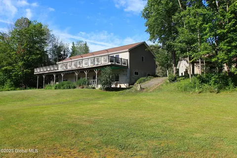 47 Woodstock Rd, Westerlo, NY 12193
