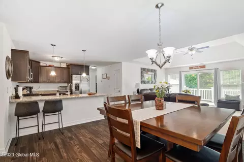 184 Paddock Cir, Schenectady, NY 12306 photo 5