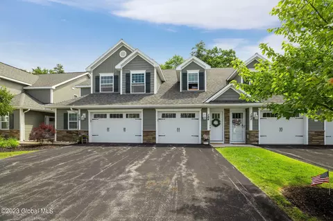 184 Paddock Cir, Schenectady, NY 12306