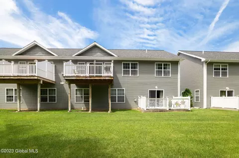 184 Paddock Cir, Schenectady, NY 12306 photo 31