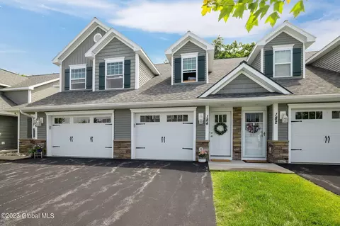 184 Paddock Cir, Schenectady, NY 12306 photo 2