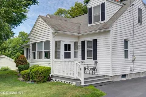 19 Northern Ct, Troy, NY 12180