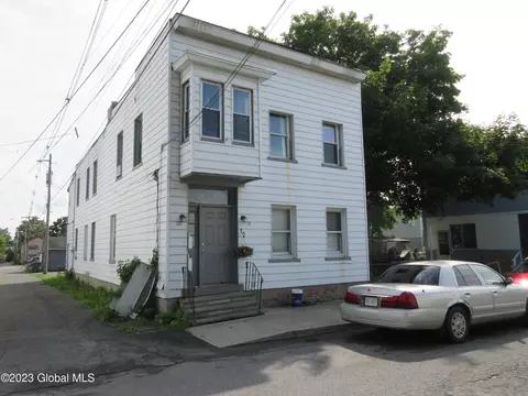 20 Middle St, Waterford, NY 12188