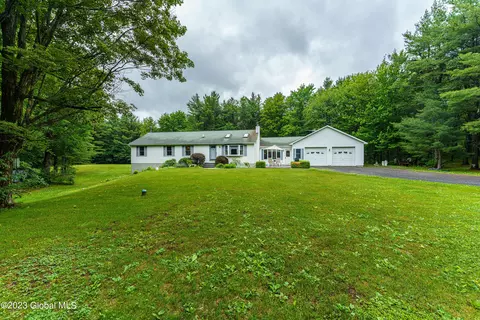561 Woodstock Rd, Westerlo, NY 12193