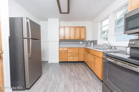 64 Cuthbert St, Schenectady, NY 12302 photo 8
