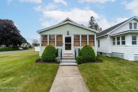 2121 Oaklawn Ave, Schenectady, NY 12306