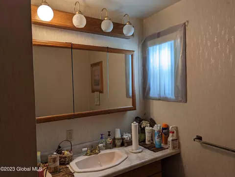 810 State St, Schenectady, NY 12307 photo 17