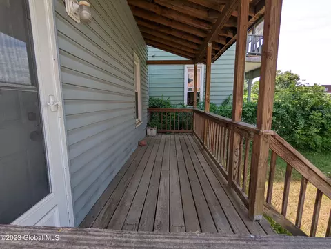 810 State St, Schenectady, NY 12307 photo 4