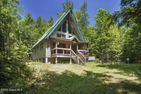 828 Old Furnace Rd, Crown Point, NY 12928