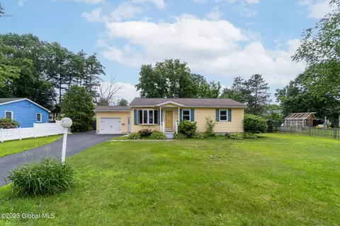 7 Roslyn Ave, South Glens Falls, NY 12803
