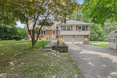 121 W Schoharie Plank Rd, Altamont, NY 12009