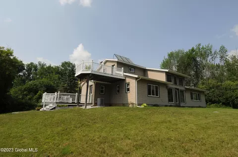 4005 Cullen Dr, Altamont, NY 12009