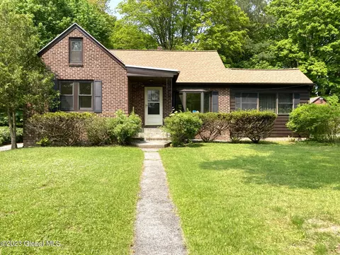 14 Highland Acres, Troy, NY 12180