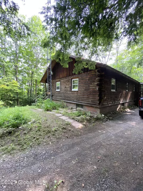 69 Warren St, Warrensburg, NY 12885