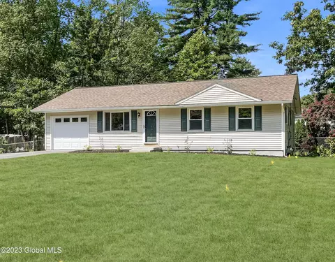13 Hathorn Blvd, Saratoga Springs, NY 12866