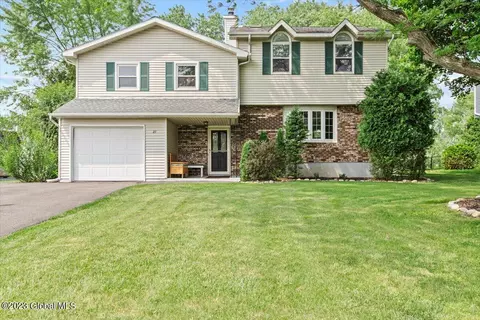 27 Linton St, Selkirk, NY 12158