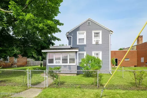 1617 2nd Ave, Watervliet, NY 12189