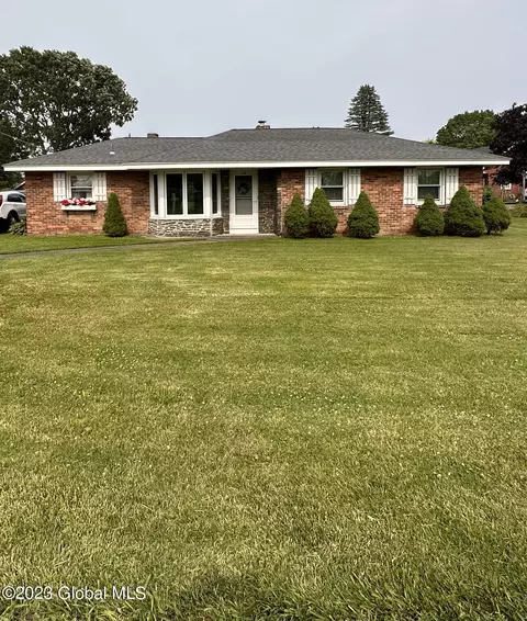 149 Boght Rd, Watervliet, NY 12189