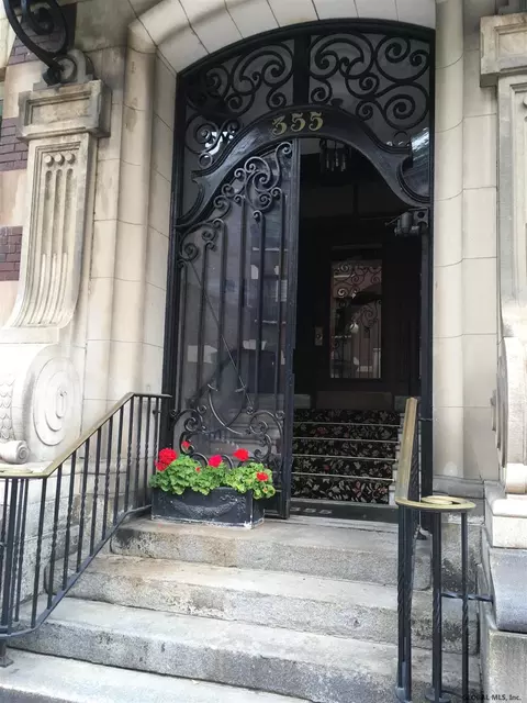355 State St # 4ER, Albany, NY 12210