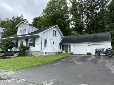 189 Cliff St, Canajoharie, NY 13317