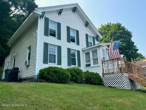 18-20 Melrose Valley Falls Rd, Melrose, NY 12121