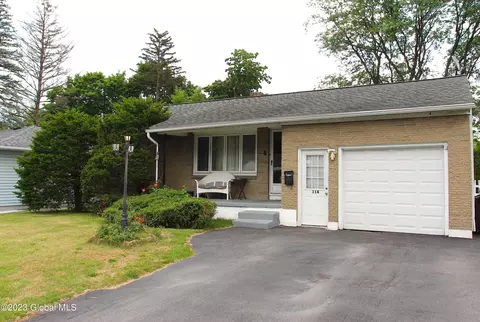 114 Pinehurst Pl, Schenectady, NY 12304
