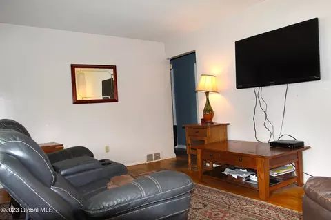 114 Pinehurst Pl, Schenectady, NY 12304 photo 10