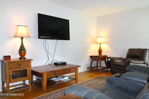 114 Pinehurst Pl, Schenectady, NY 12304 photo 8