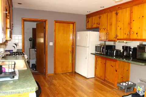 114 Pinehurst Pl, Schenectady, NY 12304 photo 6