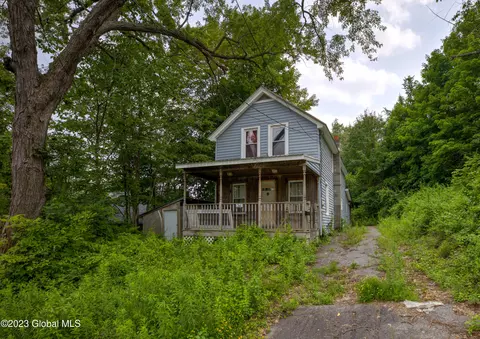 26 Pine St, Corinth, NY 12822