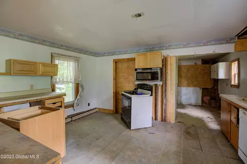 26 Pine St, Corinth, NY 12822 photo 4