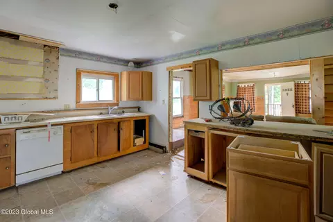 26 Pine St, Corinth, NY 12822 photo 5