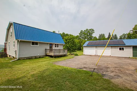 105 Travers Rd, Amsterdam, NY 12010