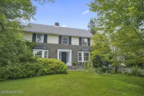 2520 Peters Ln, Niskayuna, NY 12309