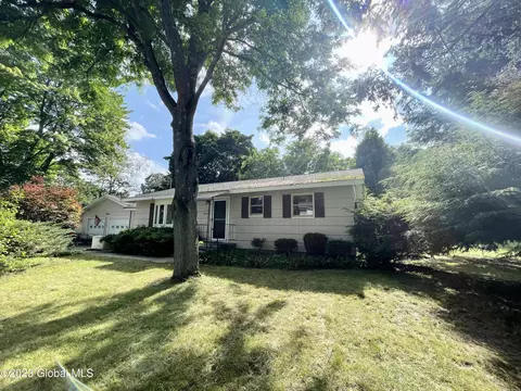 13 Arbutus Dr, Queensbury, NY 12804