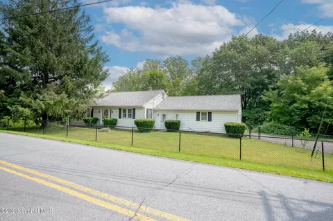 42 Garfield Rd, Poestenkill, NY 12140