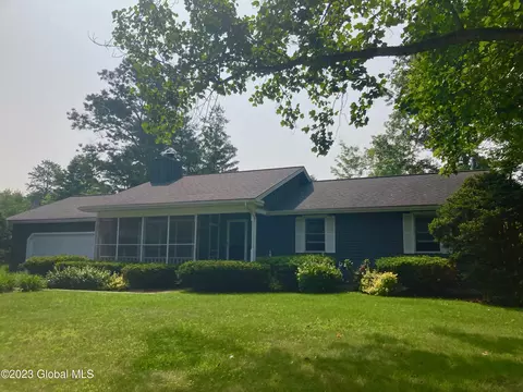 12 Pleasant Ln, Queensbury, NY 12804