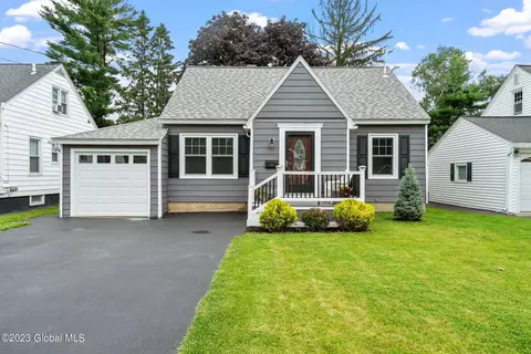610 Charles St, Glenville, NY 12302